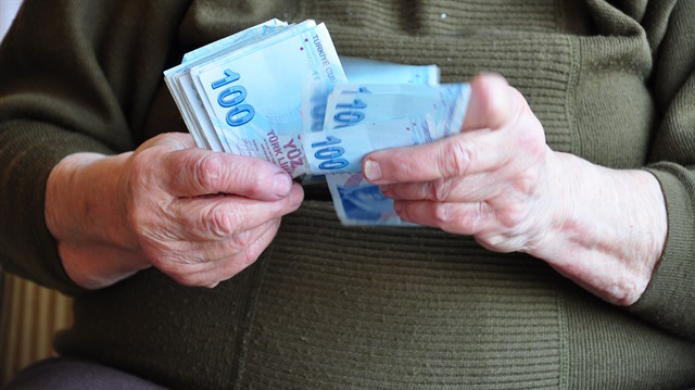 65 yaş aylığının tutarı 500 liradan 525 liraya, 3'er aylık dönemler halinde yaşlılara ödenecek tutar da bin 575 liraya yükselecek.