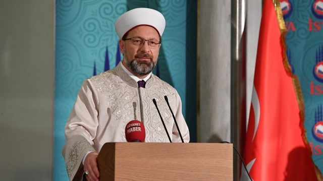 Prof. Dr. Erbaş, öğrencilere hitap ederek, Ramazan ayının Kur'an ayı olduğunu ifade etti.