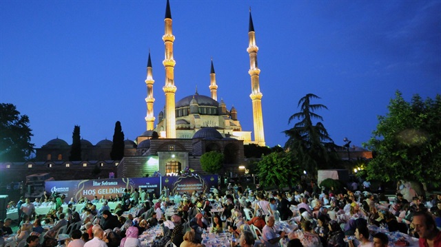 "المَحيا".. ثقافة عثمانية تُزيّن مآذن تركيا في ليالي رمضان