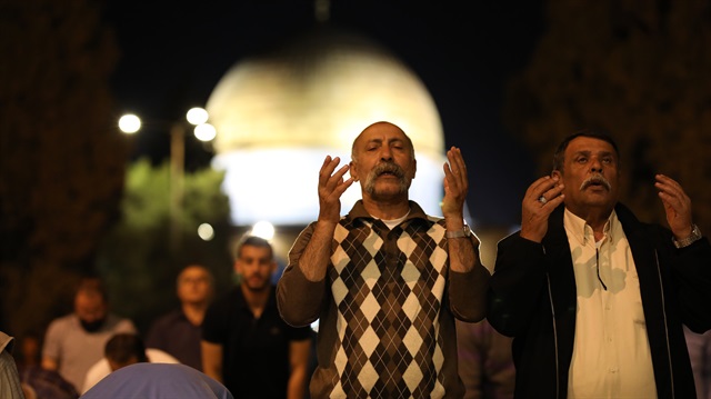 Mescid-i Aksa’da ilk teravih namazı eda edildi