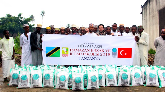 وقف "هودايي" التركي يوزع مساعدات رمضان في تنزانيا