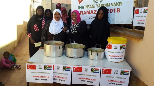 "İHH" التركية تقدم مساعدات رمضانية للمحتاجين في دول إفريقية
