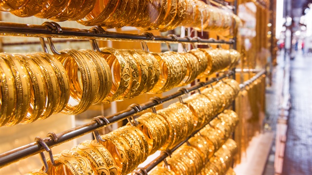 Cumhuriyet altınının alış ve satış fiyatında düne göre 10 lira düşüş var.