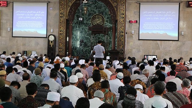 Endonezya'da İslam araştırılıyor. 