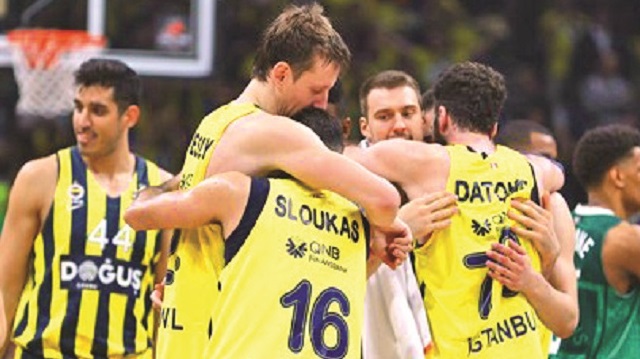 Litvanya’nın Zalgiris takımını yenen Fenerbahçe Doğuş, üst üste 3. kez finale yükseldi.