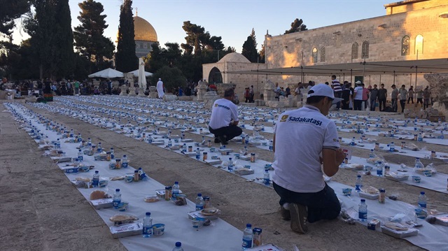 جمعية "صدقة طاشي" التركية تقيم إفطاراً بالمسجد الأقصى طوال رمضان

