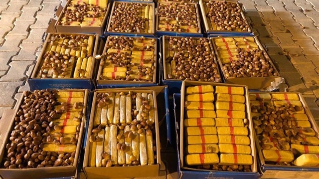 Van’da polis hurma kutuları içerisinde 138 kilo eroin ele geçirdi.