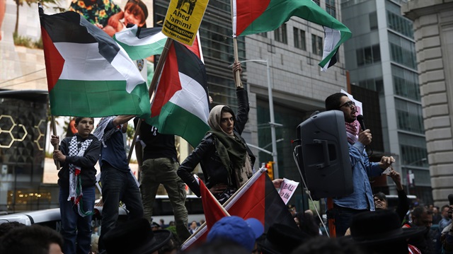 New York'ta toplanan ortodoks Yahudiler ve Filistinliler, İsrail'in Gazze'deki katlimanı protesto etti. 