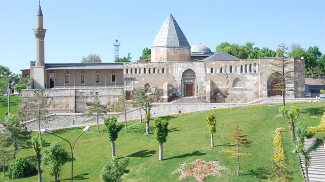 Alâeddin Camii, Konya’nın en eski ve en büyük camisidir. 