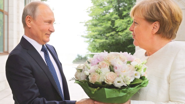 ABD’ye güvenini kaybeden Merkel Soçi’de Putin ile buluştu