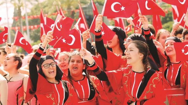 19 Mayıs Atatürk’ü Anma, Gençlik ve Spor Bayramı tüm yurtta kutlandı