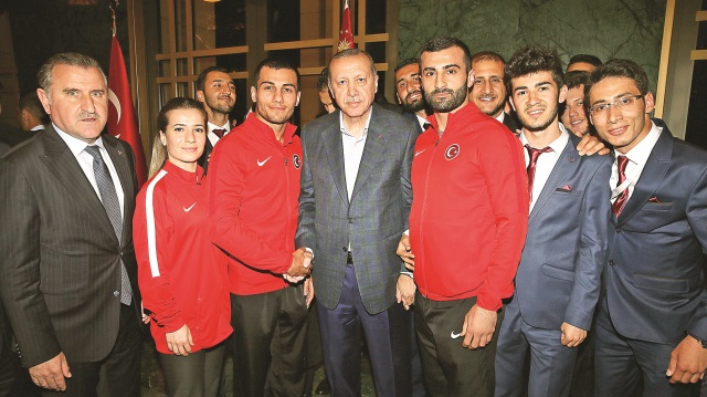 Cumhurbaşkanı Erdoğan’ın bugünkü Bosna mitingi öncesinde “suikast yapılabileceği” ihbarları gelince güvenlik birimleri tedbirleri artırdı.