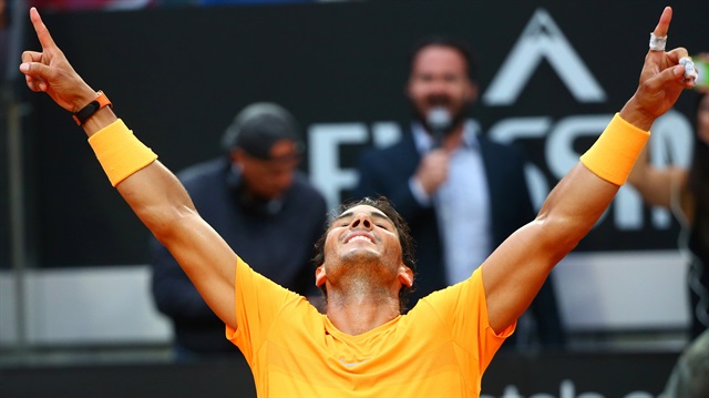 Nadal, yeni açıklanacak dünya klasmanında İsviçreli Roger Federer'i geçerek birinci sıraya yerleşmeyi garantiledi.