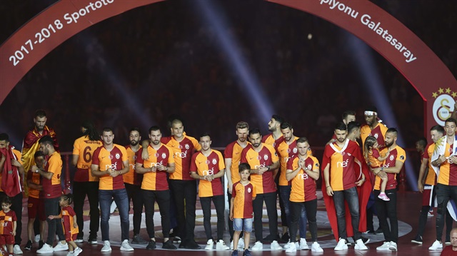 2017-2018 sezonu şampiyonu Galatasaray şampiyonluk kupasını görkemli bir törenle aldı.