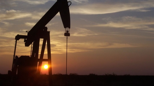 النفط يصعد مع توقف ارتفاع عدد منصات التنقيب الأمريكية