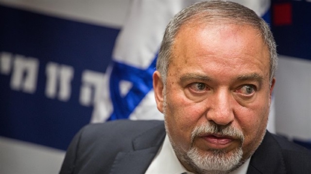 وزير دفاع إسرائيل يطالب بسجن النواب العرب في الكنيست