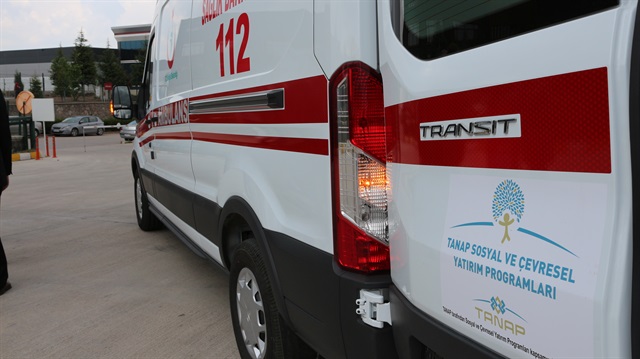TANAP hibe ettiği ambulansları teslim ediyor.