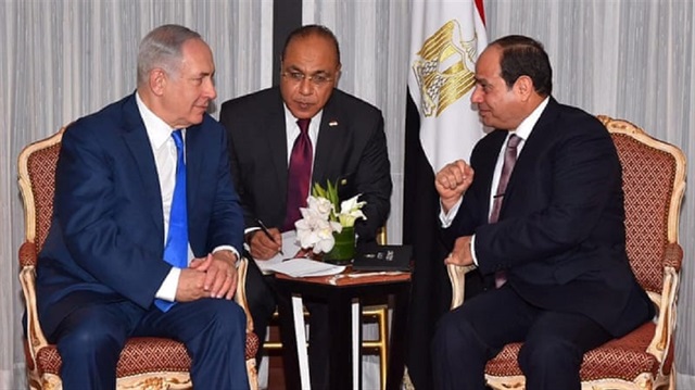 İsrail Başbakanı ile Mısır'ın darbeci lideri Sisi