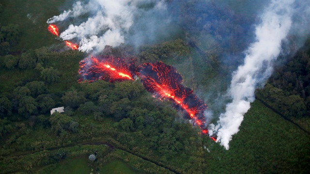 Amerika Birleşik Devletleri'nin Hawaii Eyaleti'nde bulunan Kilauea Yanardağı'nda şiddetli patlamalar devam ediyor. (Fotoğraf: Reuters)