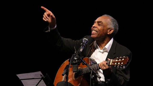 موسيقي ووزير برازيلي يلغي حفله بإسرائيل تنديدًا بمجازرها