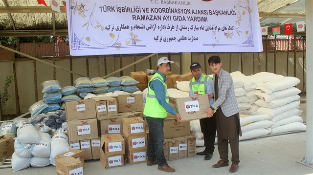 "تيكا" التركية تقدم مساعدات غذائية للمحتاجين بمناسبة رمضان في أفغانستان