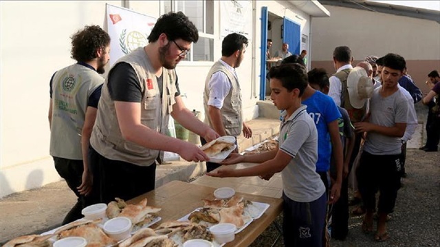 "İHH" التركية توزع وجبات رمضانية لـ500 أسرة نازحة شمالي العراق