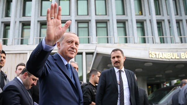 Cumhurbaşkanı Erdoğan, İstanbul Büyükşehir Belediyesi'nin Saraçhane'deki binasını ziyaret etti.