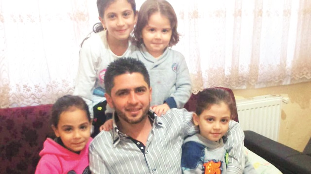 Türkiye’ye sığınan Abdurrahman Mustafa 5 çocuğuyla birlikte 2 odalı bir evde yaşıyor.