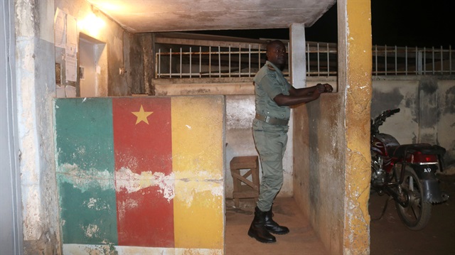 A security forces member stands in guard during the release of Anglophone activists at the prison of Yaounde,Cameroon, September 1, 2017.
