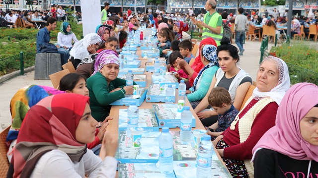 Mavi Marmara şehidi anısına 2 bin 500 kişiye iftar