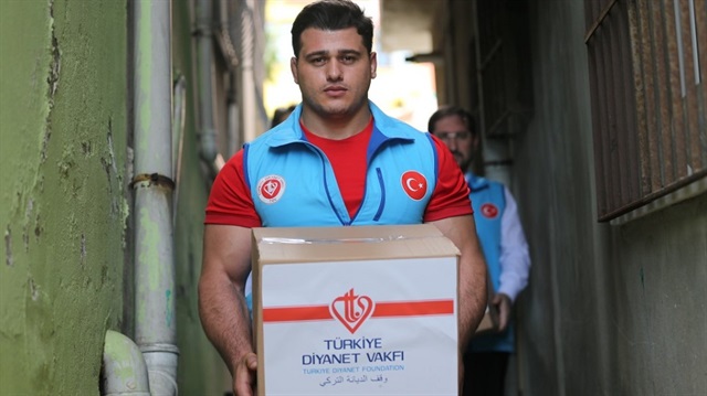 وقف الديانة التركي يوزع 6200 سلة غذائية رمضانية في أراكان