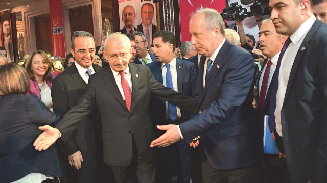 CHP lideri Kemal Kılıçdaroğlu ve Cumhurbaşkanı adayı Muharrem İnce toplantının yapıldığı salona birlikte girdi.