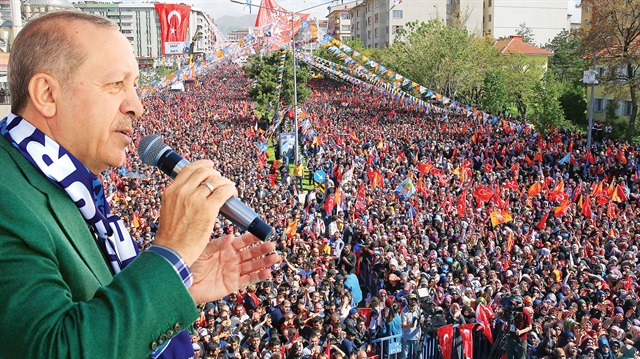 “Faiz lobisi üzerimize yükleniyor” diyen Erdoğan, “Yastığın altında doları, avrosu olan kardeşlerim paranızı gidin TL’ye yatırın” çağrısı yaptı