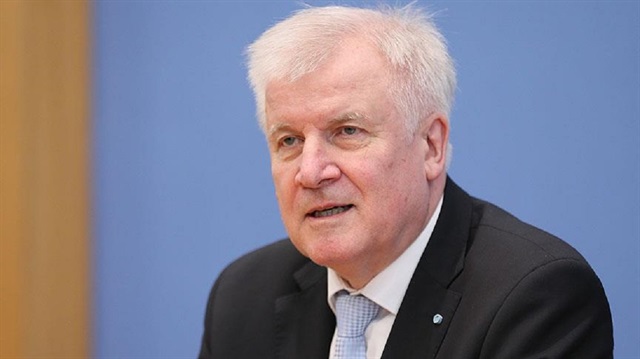 رغم إنتقادات حقوقية : وزير الداخلية الألماني يتمسك بإنشاء "مراكز المرساة" لاستقبال اللاجئين