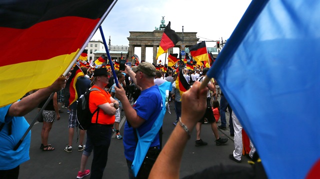 Almanya'da yabancı ve İslam karşıtı yürüyüş