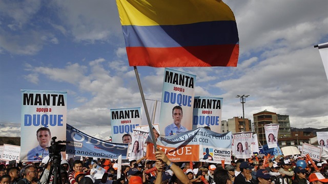 Kolombiya halkı, iki turdan oluşacak devlet başkanlığı seçimi için sandık başına gidiyor.
