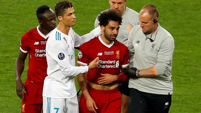 Mohamed Salah, final mücadelesinde sahayı gözyaşları içerisinde terk etmişti.