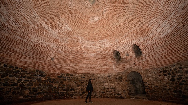 Fatih Sultan Mehmet'in fetihten önce kullandığı kulenin akustik ses düzeni hayran bırakıyor.
