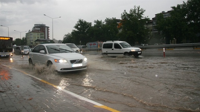 Denizli'de kuvvetli yağış etkili oldu