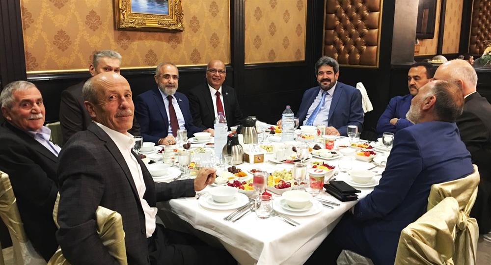 Topçu, Siteler Esnaf ve Sanatkârlar Kredi ve Kefalet Kooperatifi yetkilileriyle beraber.