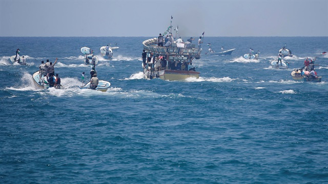 Gazze'de bugün, Mavi Marmara'nın yola çıkışı ile eş zamanlı olarak Filistinli öğrenciler teknelerle ablukayı delmek için yola çıktı.