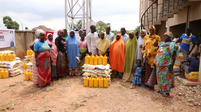  Nijerya'nın başkentinde  ihtiyaç sahibi ailelere Ramazan için gıda yardımı yapıldı.