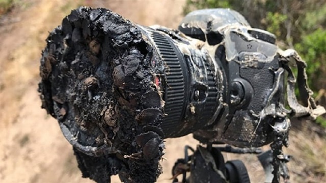 30 yıllık deneyime sahip fotoğrafçı bu sefer makinesini yanmaktan kurtaramadı.