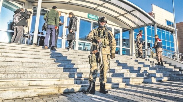 FETÖ'cülerin yargılandığı davalar Türkiye genelinde devam ediyor.