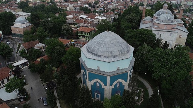 Bursa'nın önemli simgelerinden Yeşil Külliye, mimarisi ve önemli sanat eserleriyle dikkat çekiyor.