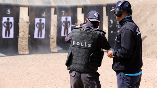 800 Suriyeli polis, Türkiye'de eğitim görüyor.