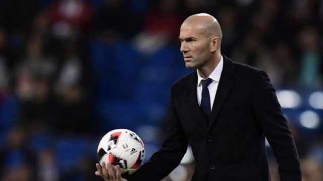 Zidane, Real Madrid'in başında; 1 La Liga, 1 İspanya Süper Kupası, 2 UEFA Süper Kupa, 2 Dünya Kulüpler Şampiyonası, 3 Şampiyonlar Ligi şampiyonluğu kazandı.