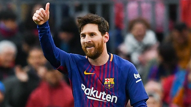 Messi, Kara Para Aşk'ı izlerken çektiği fotoğrafı Instagram hesabından paylaştı.