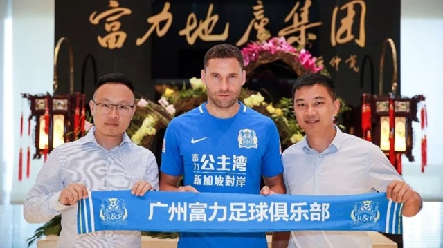 Dusko Tosic kariyerine Çin Süper Ligi'nde devam edecek.