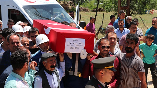 Diyarbakır’da PKK’nın saldırısında şehit olan köy korucusu toprağa verildi